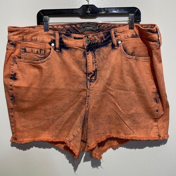 Torrid Women's Feel the Fit Cut Off Denim Jean Shorts Pink Acid Wash Size 22 - Picture 1 of 11